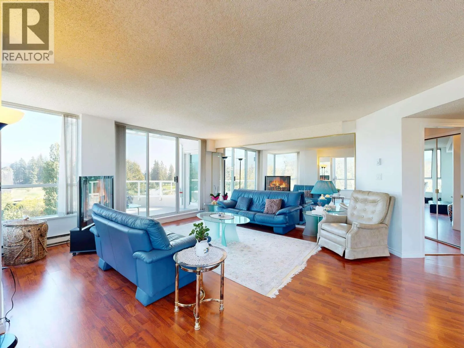 1005 995 ROCHE POINT DRIVE