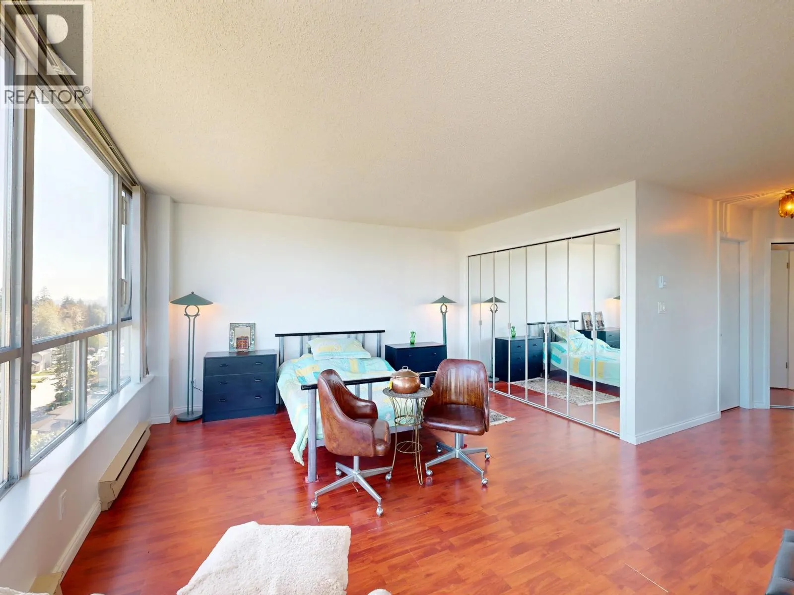 1005 995 ROCHE POINT DRIVE