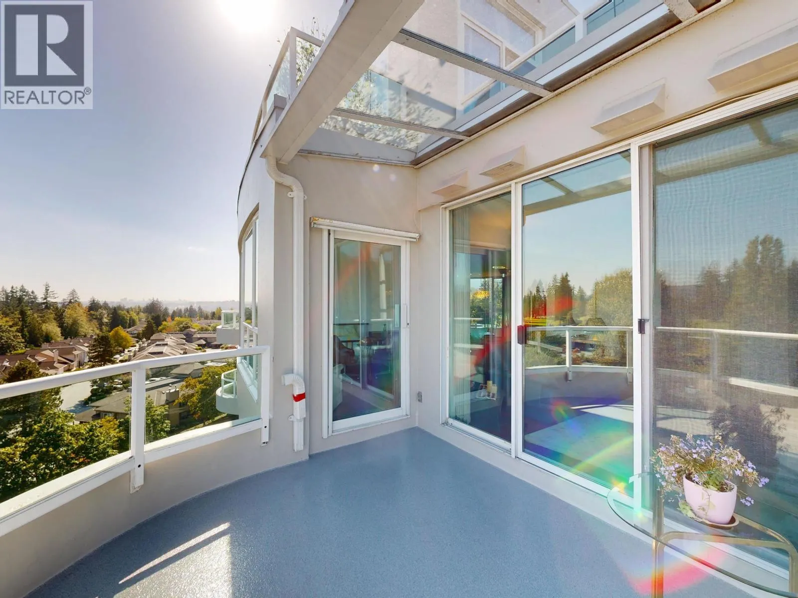 1005 995 ROCHE POINT DRIVE