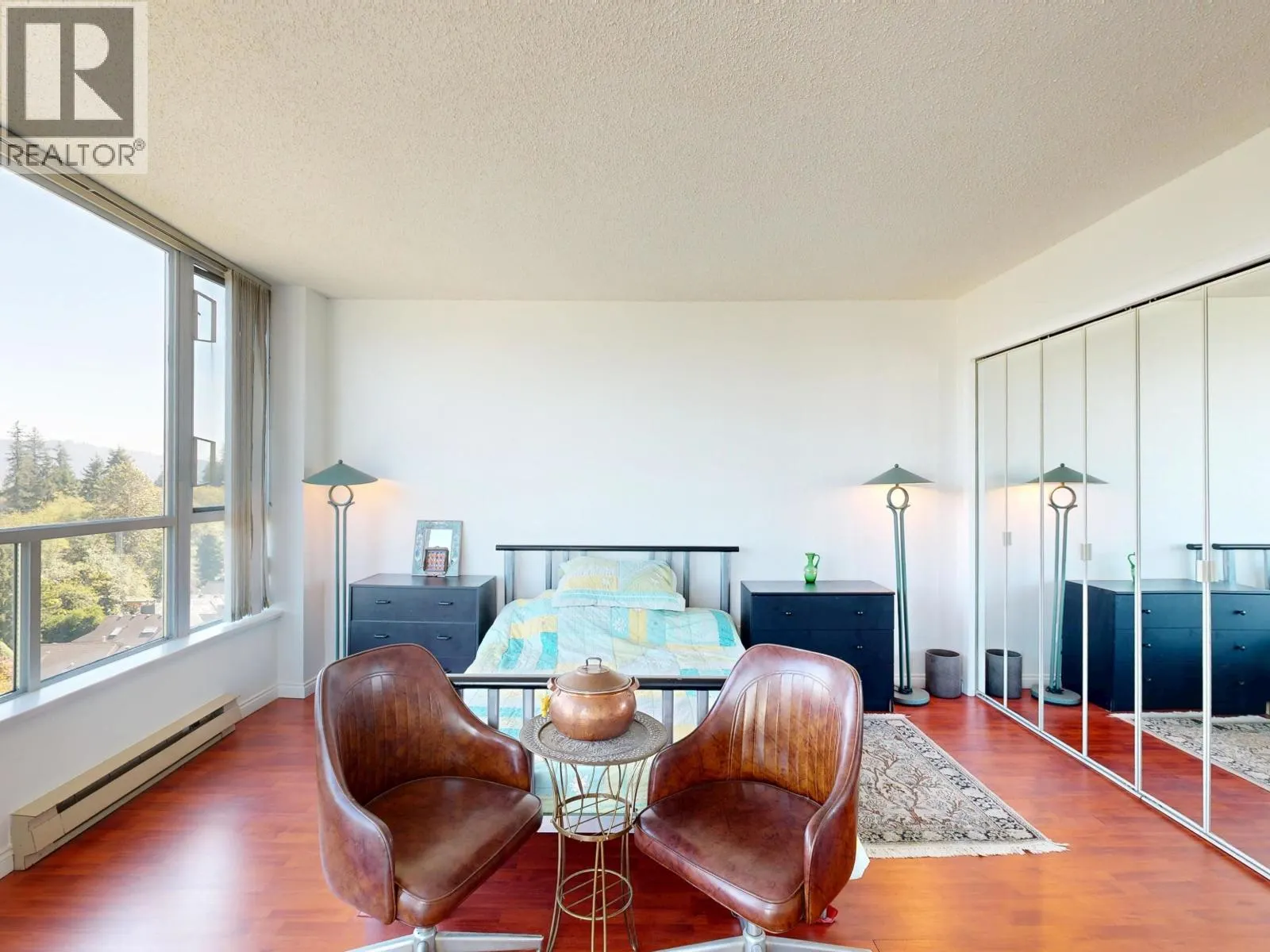 1005 995 ROCHE POINT DRIVE