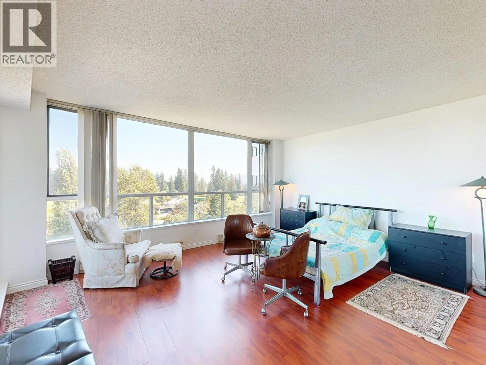 1005 995 ROCHE POINT DRIVE