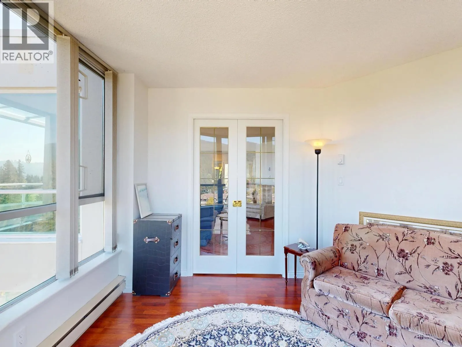 1005 995 ROCHE POINT DRIVE