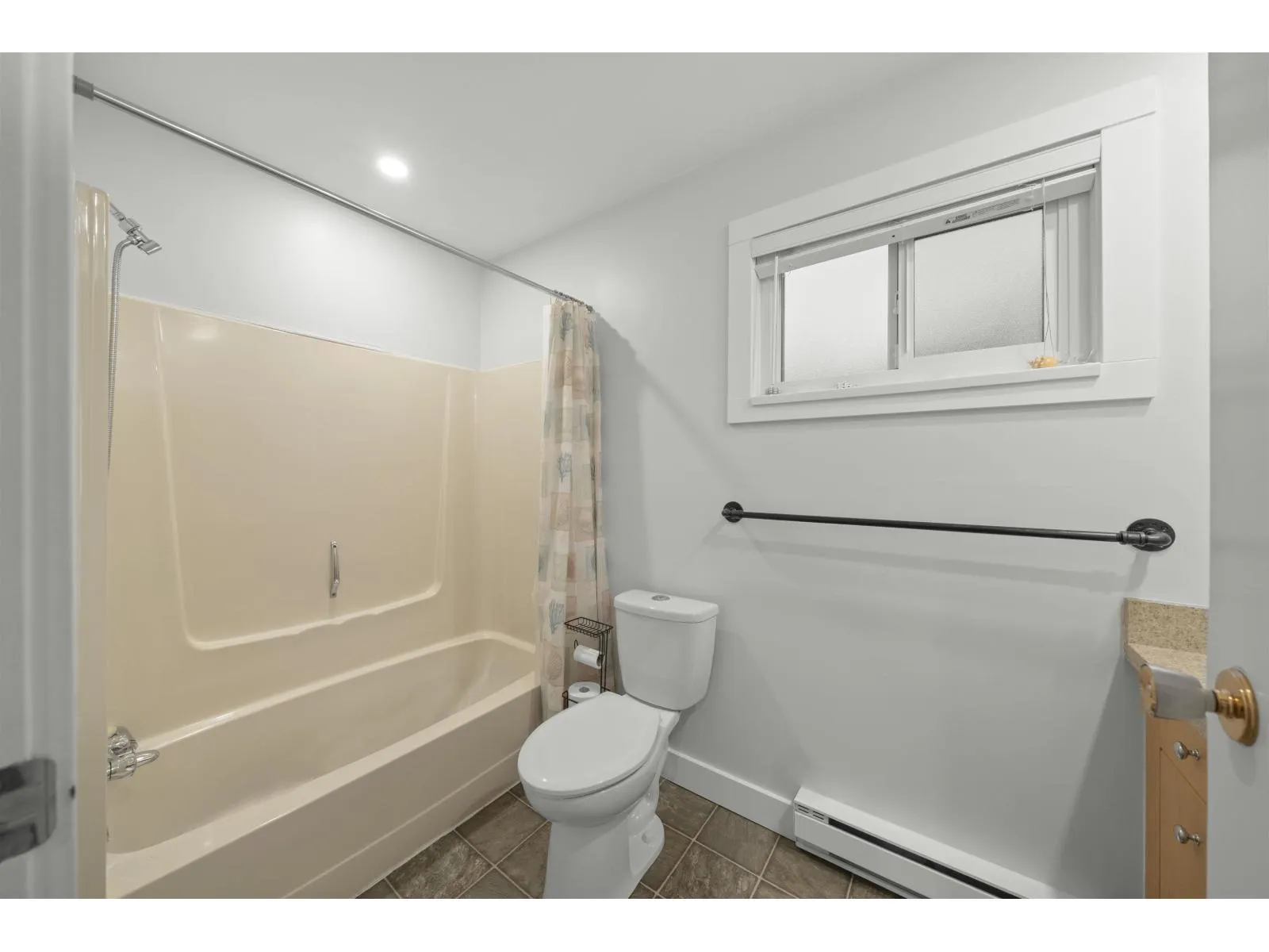 13507 15 AVENUE