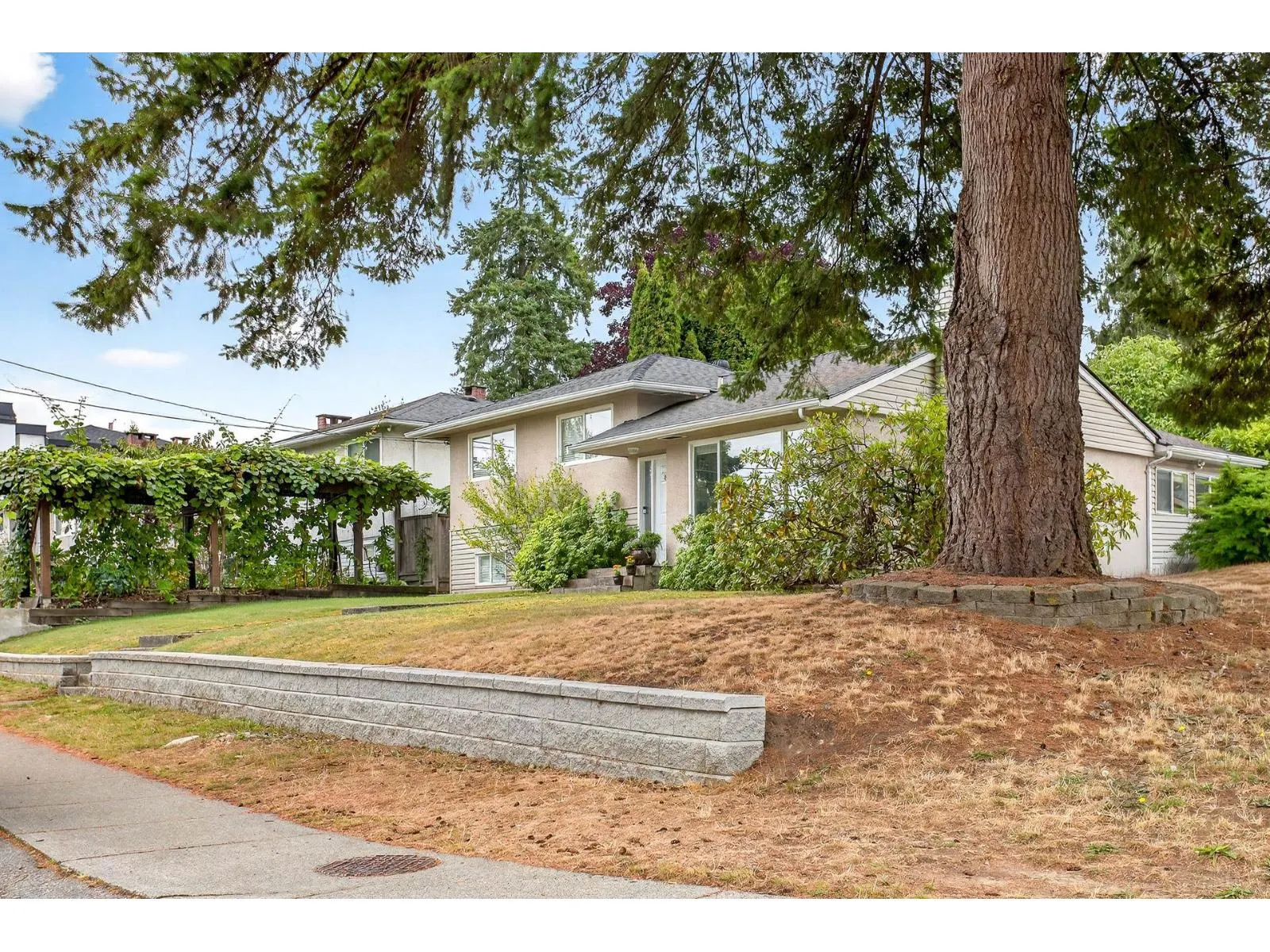 8816 RUSSELL DRIVE