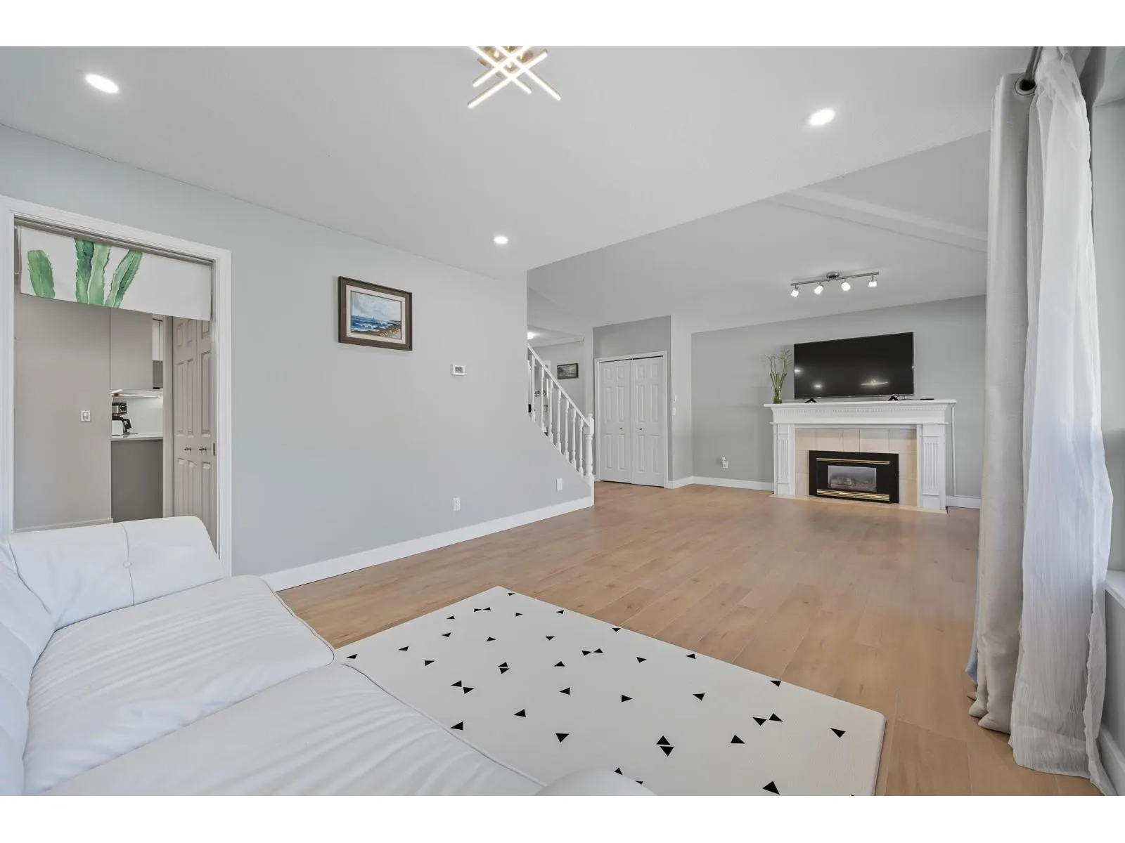 118 15121 19 AVENUE
