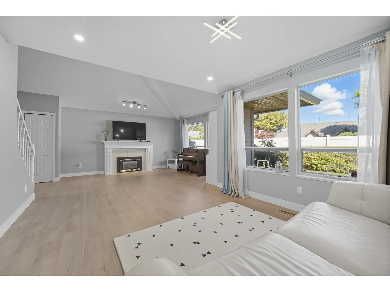 118 15121 19 AVENUE