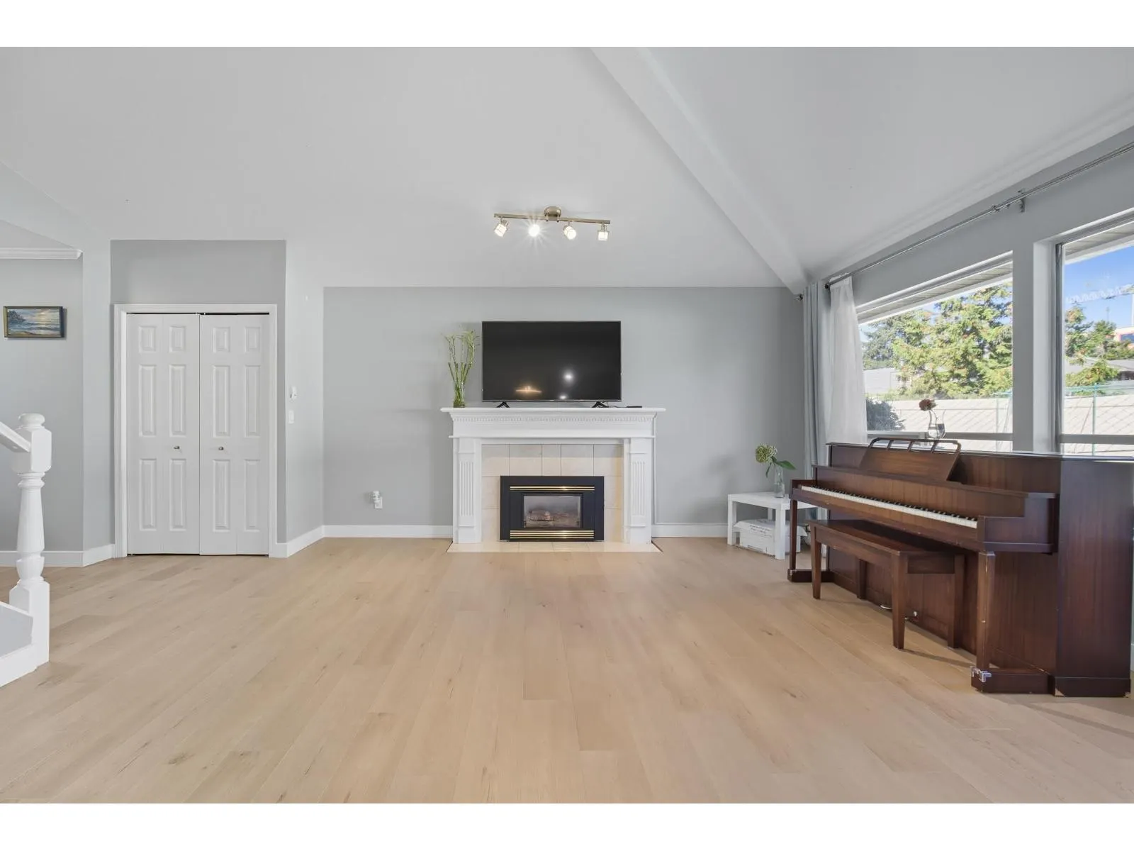 118 15121 19 AVENUE