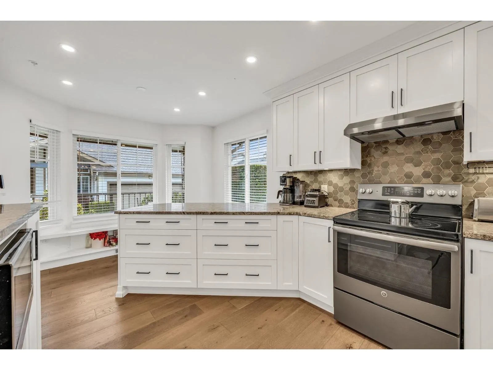 18 20222 96 AVENUE