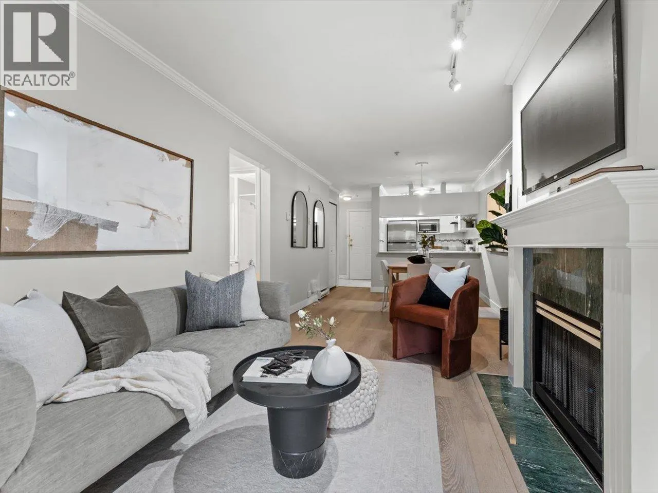 205 3638 W BROADWAY