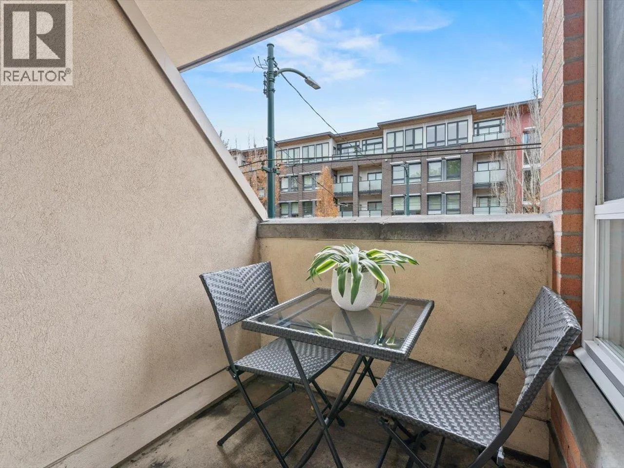 205 3638 W BROADWAY