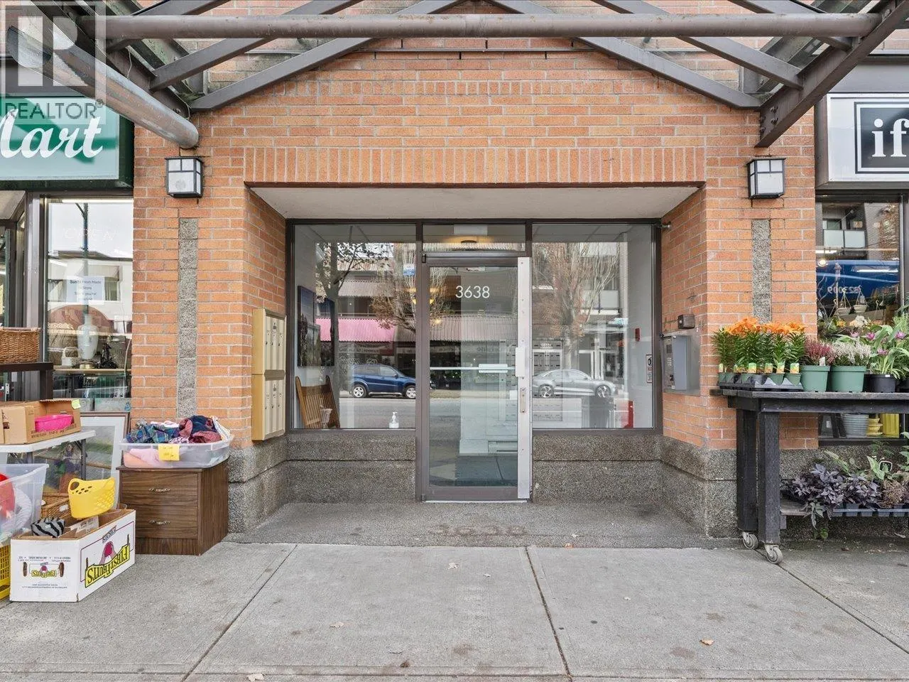 205 3638 W BROADWAY