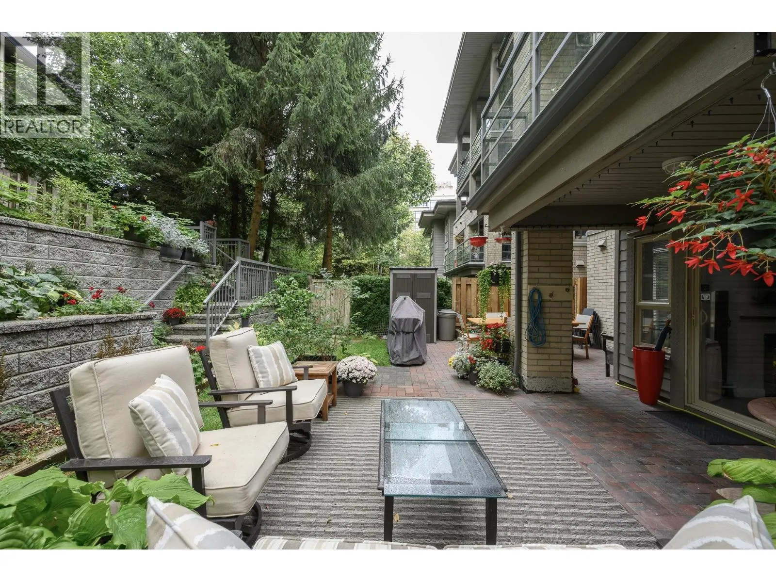 210 9319 UNIVERSITY CRESCENT