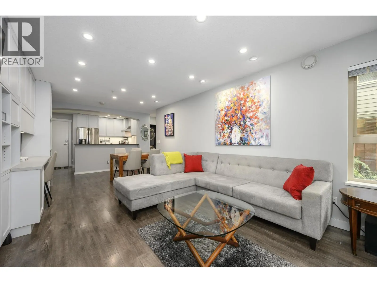 210 9319 UNIVERSITY CRESCENT