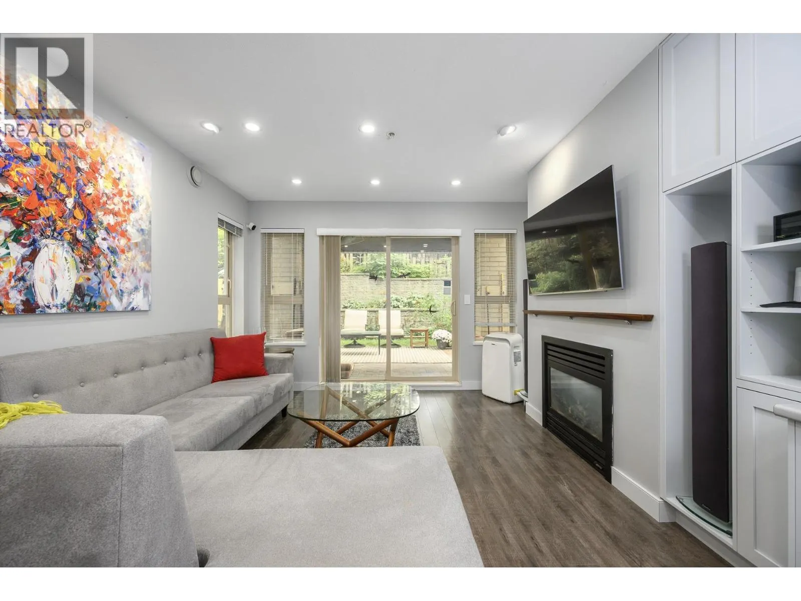 210 9319 UNIVERSITY CRESCENT