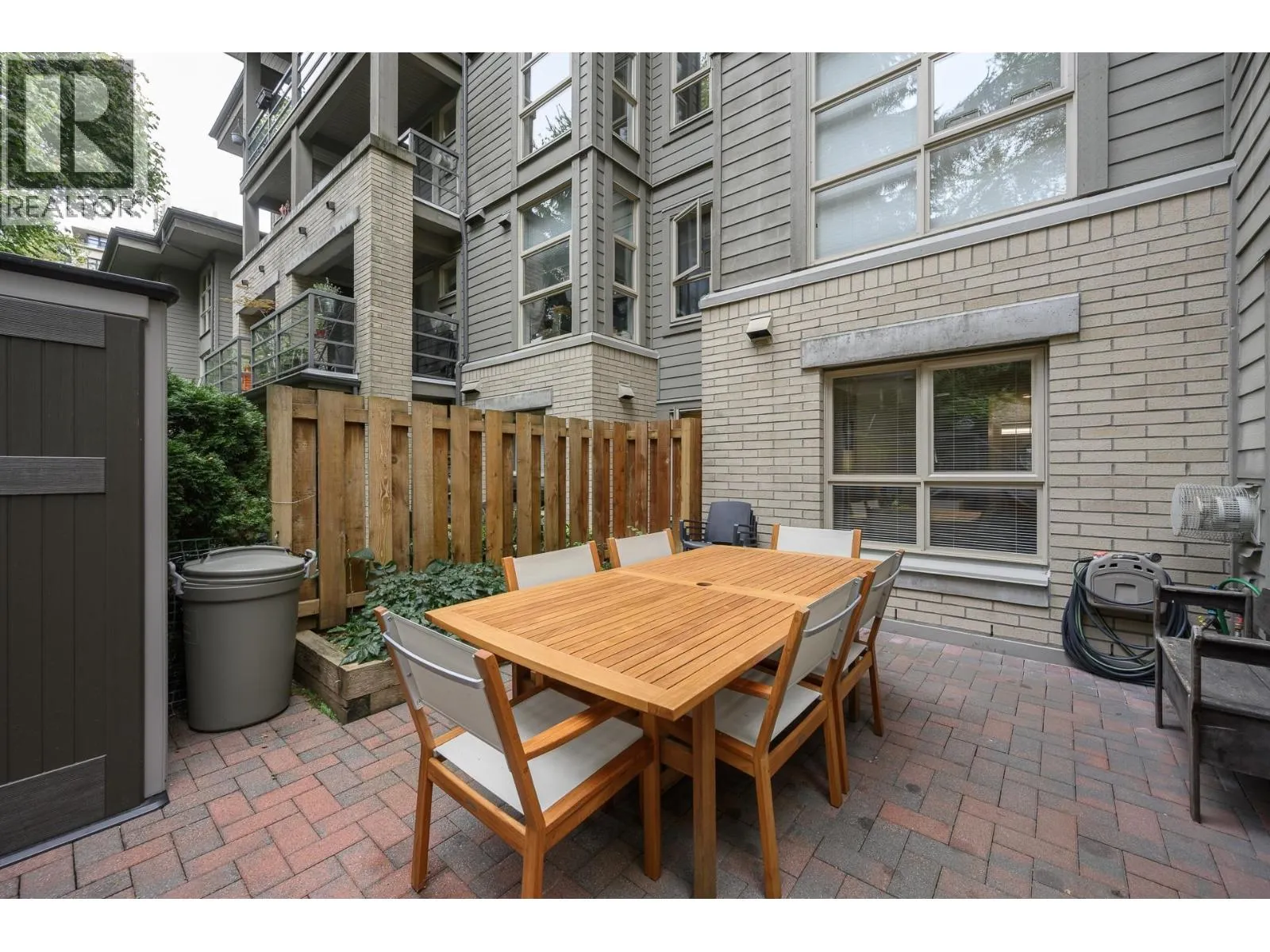210 9319 UNIVERSITY CRESCENT