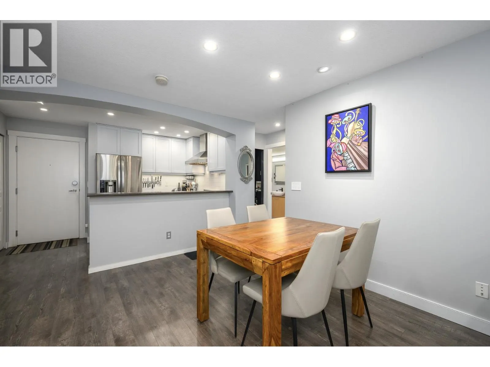 210 9319 UNIVERSITY CRESCENT