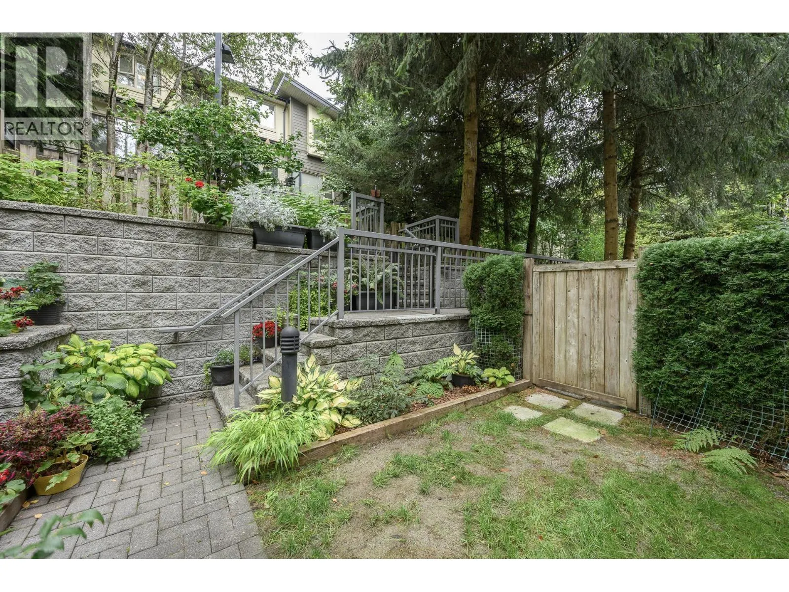 210 9319 UNIVERSITY CRESCENT