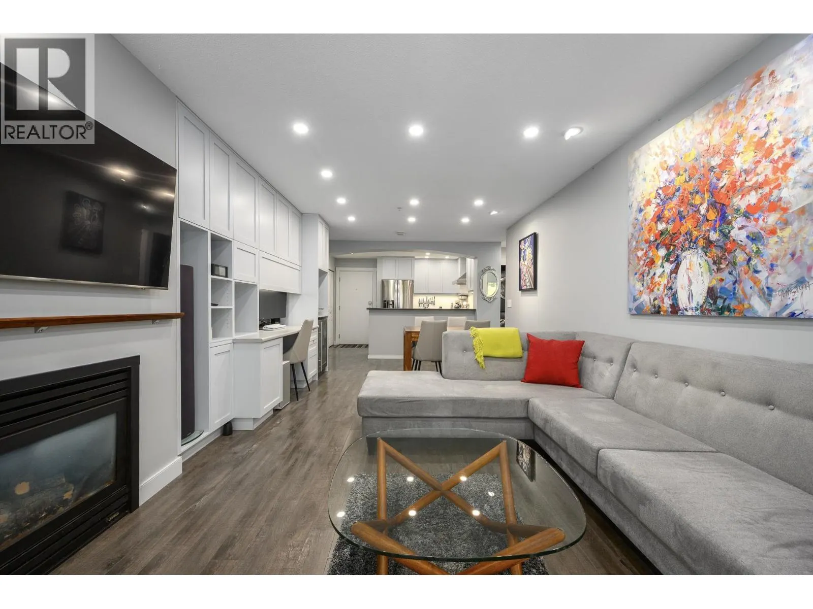 210 9319 UNIVERSITY CRESCENT