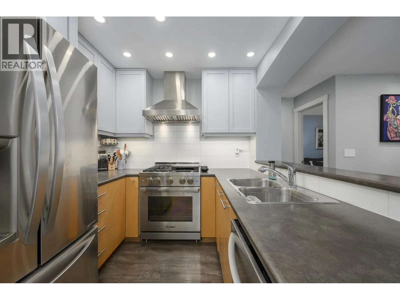 210 9319 UNIVERSITY CRESCENT