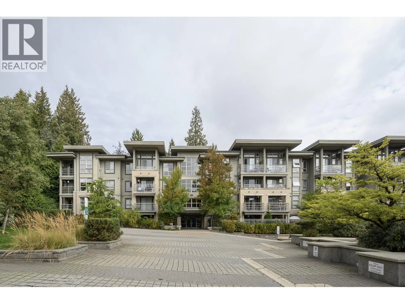 210 9319 UNIVERSITY CRESCENT