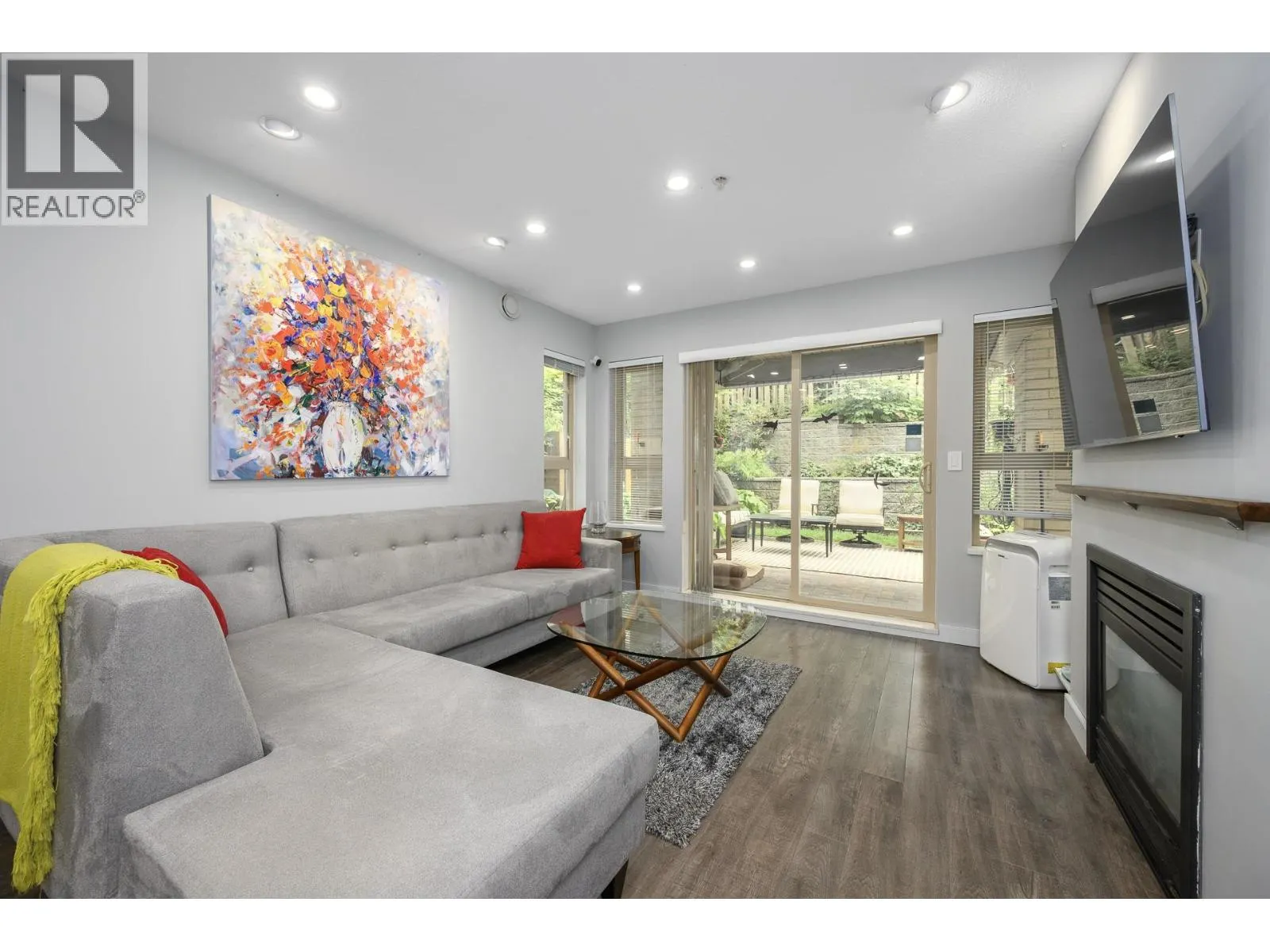 210 9319 UNIVERSITY CRESCENT