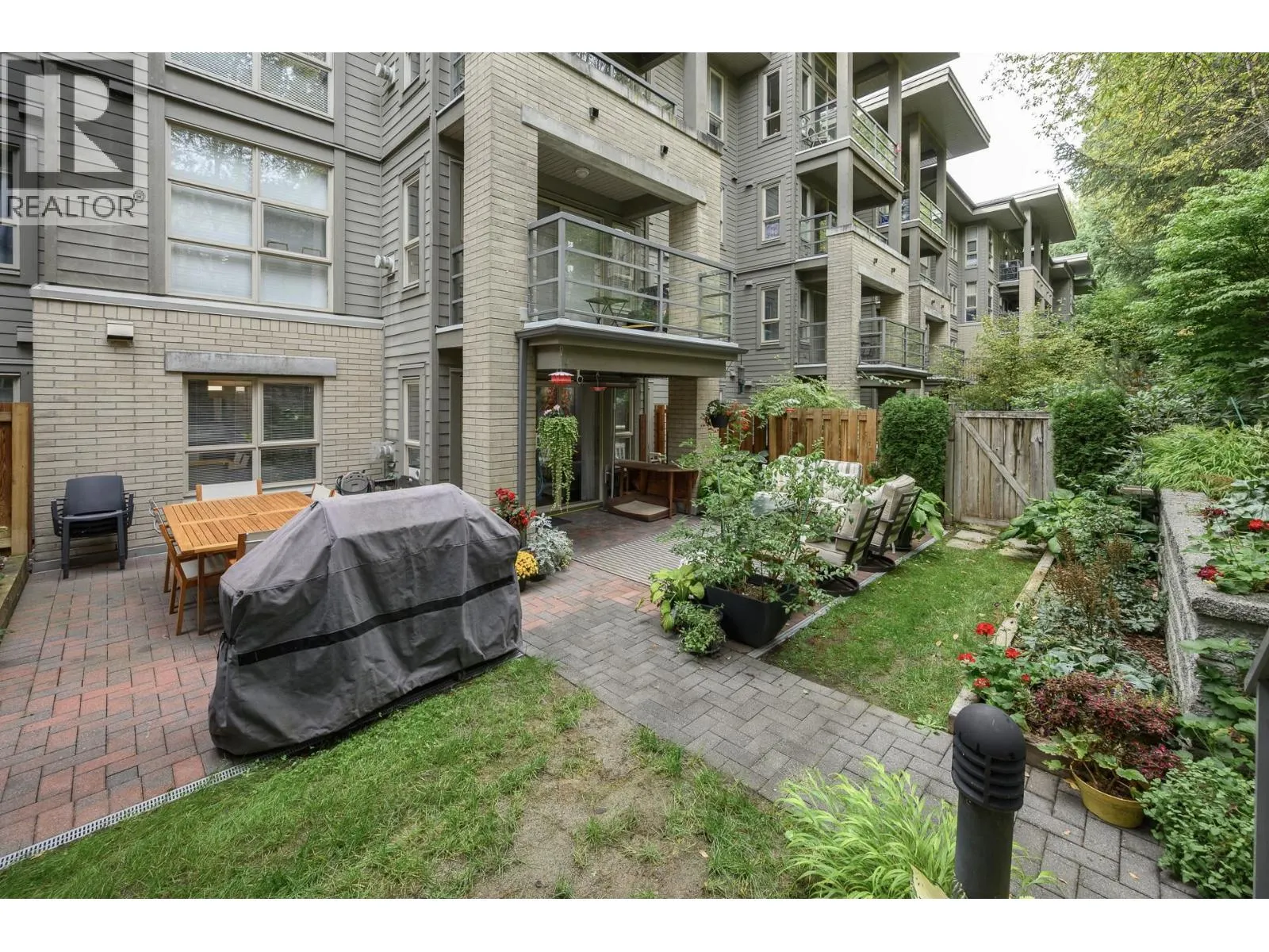 210 9319 UNIVERSITY CRESCENT