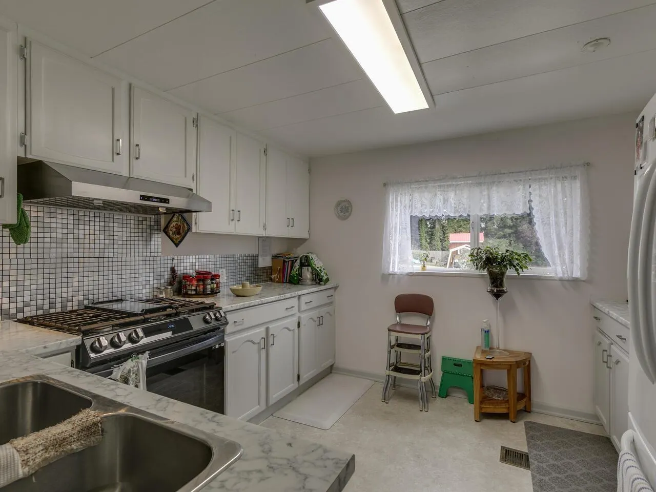 6 41711 TAYLOR ROAD