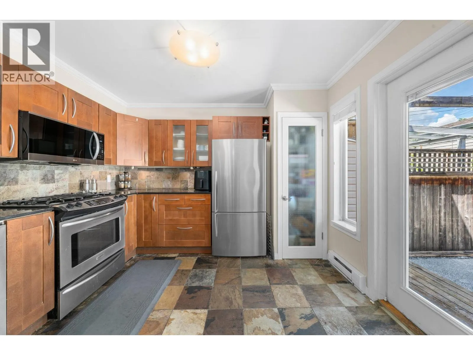 2 460 W 6TH STREET