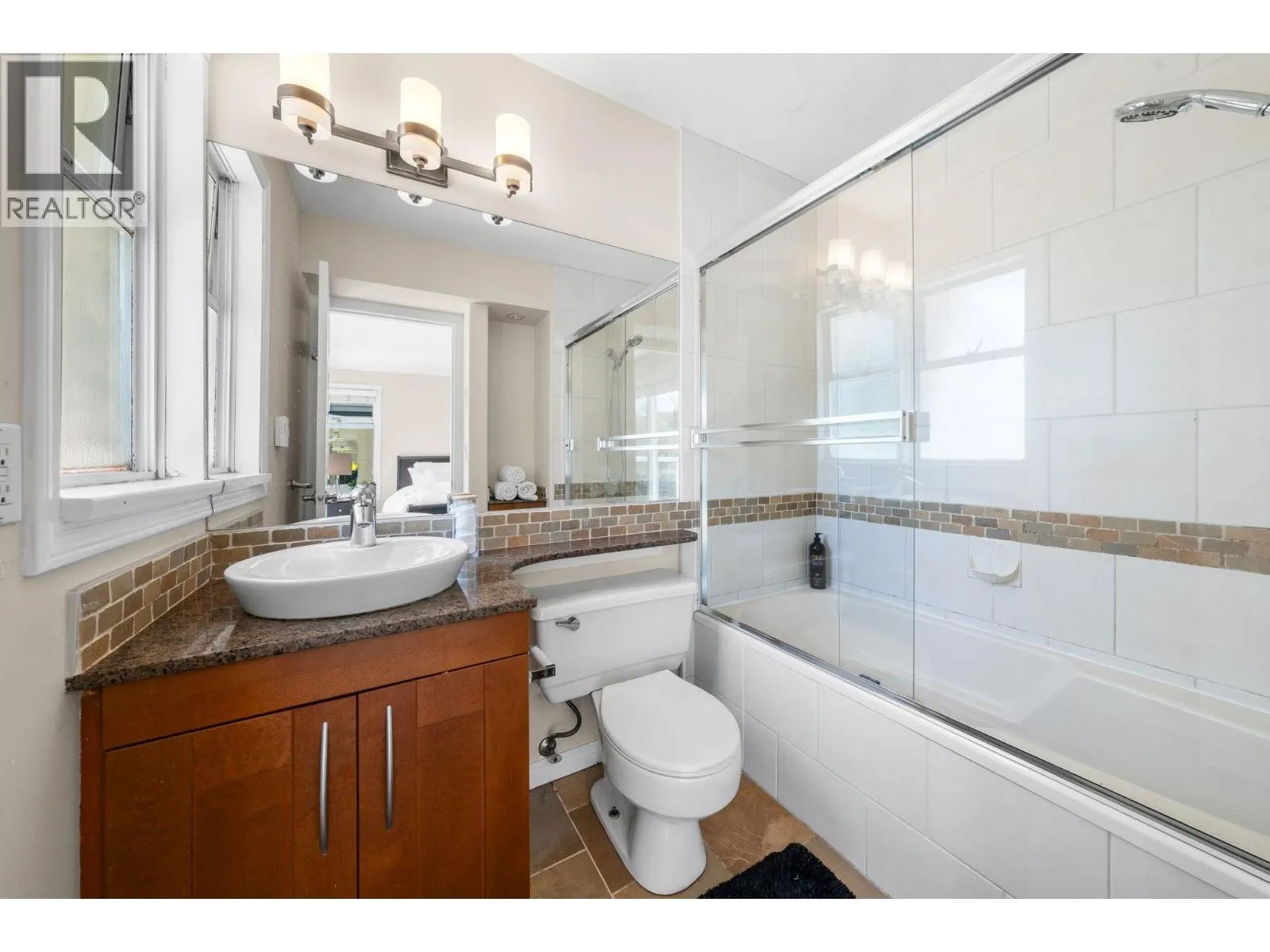 2 460 W 6TH STREET