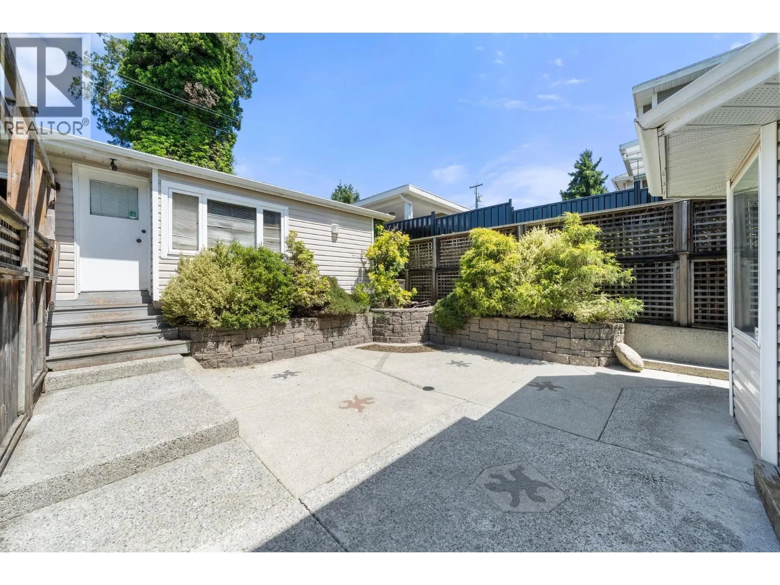 2 460 W 6TH STREET