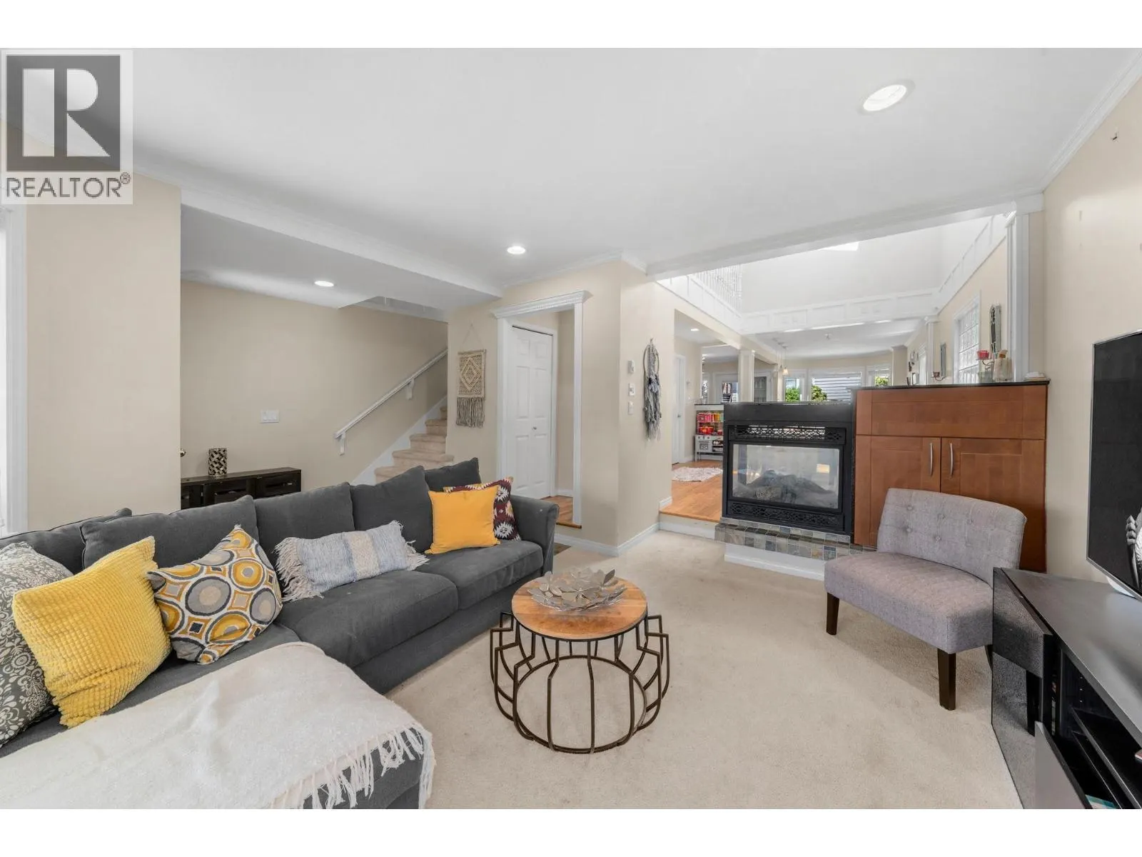2 460 W 6TH STREET