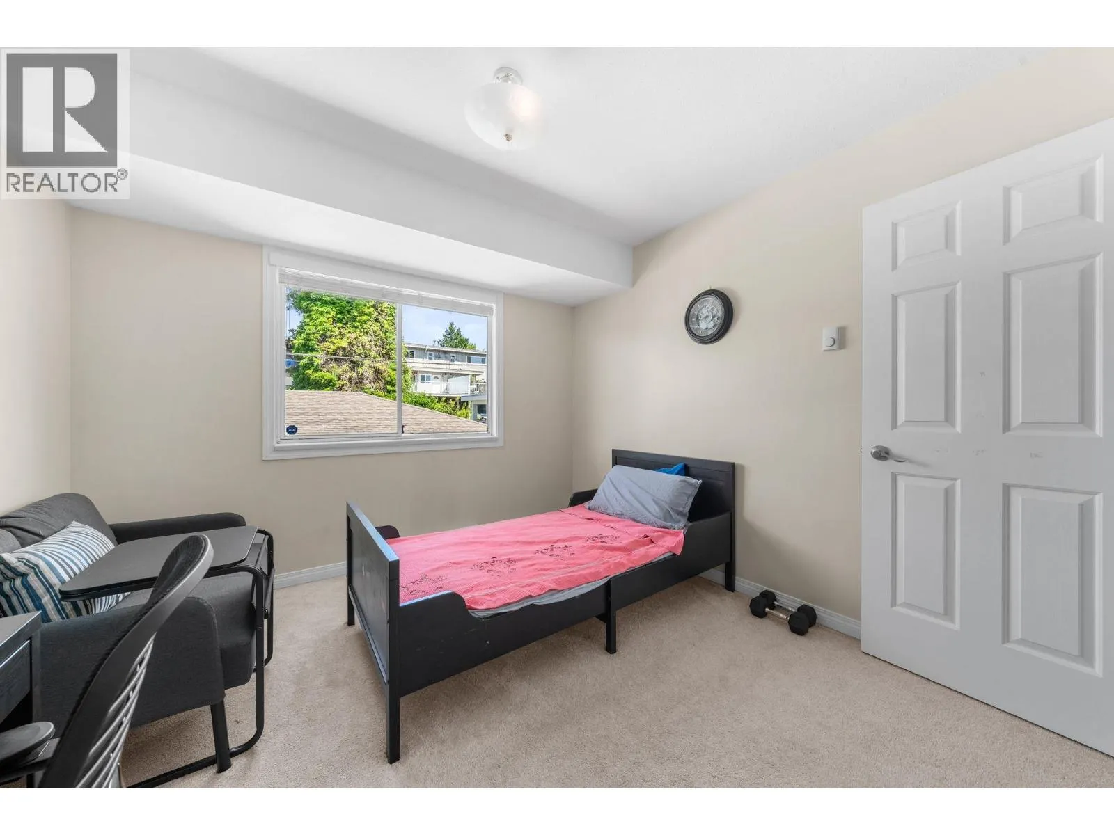 2 460 W 6TH STREET
