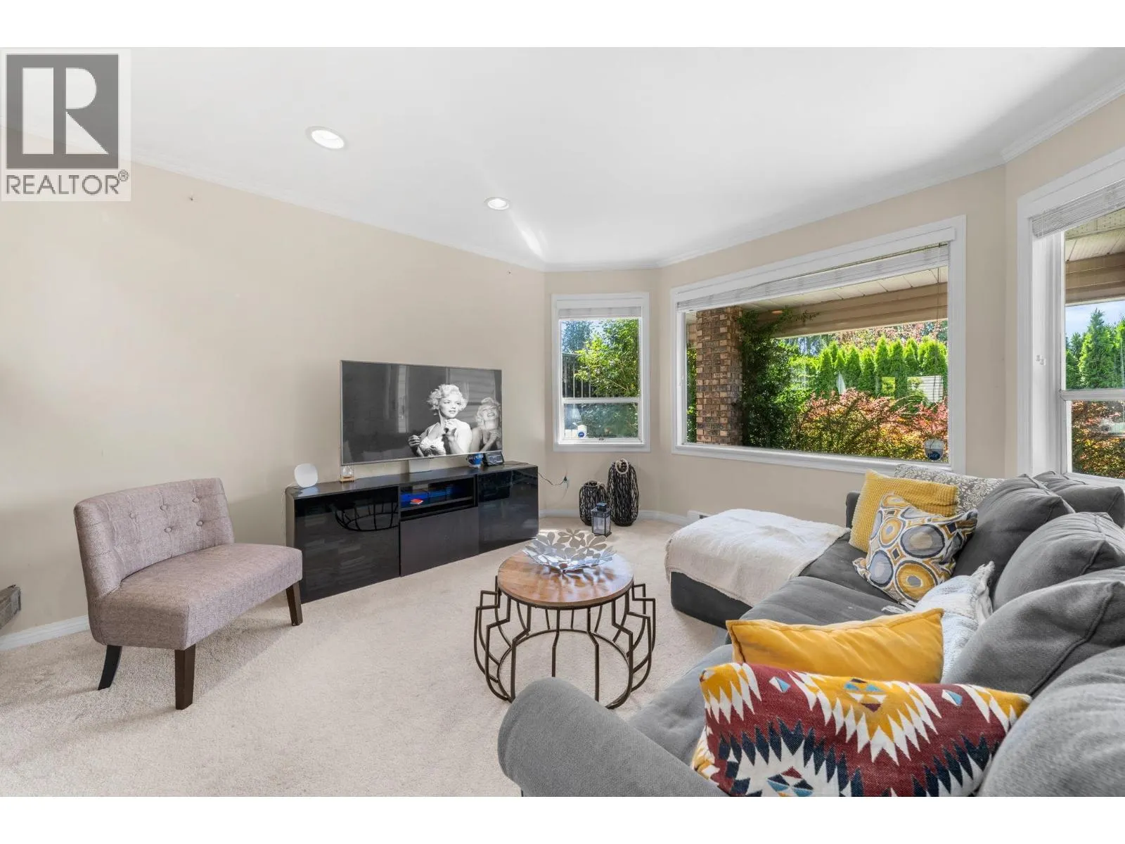 2 460 W 6TH STREET