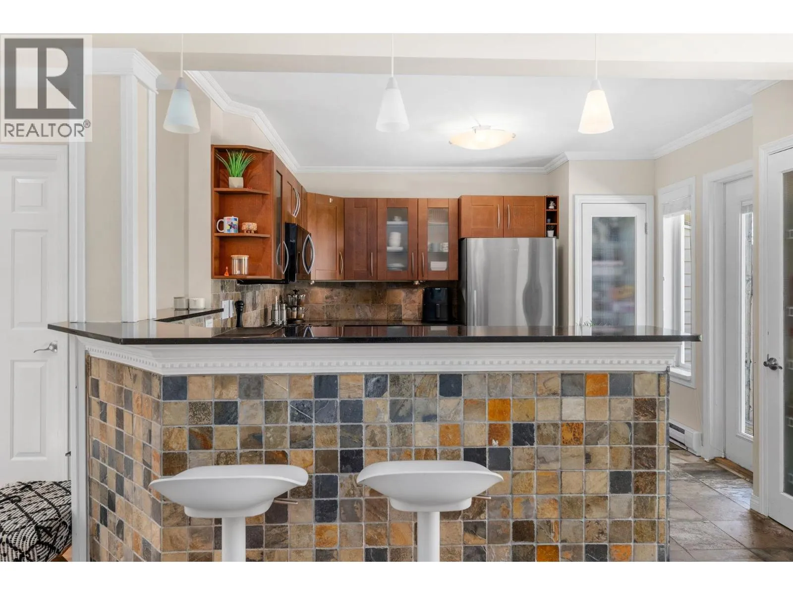 2 460 W 6TH STREET