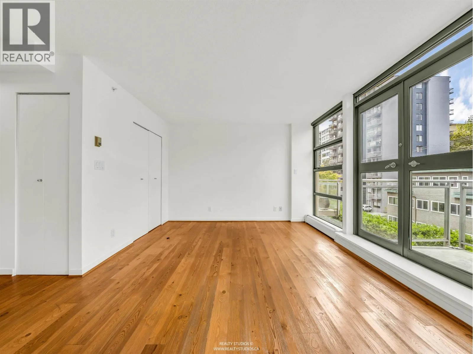 302 1688 ROBSON STREET