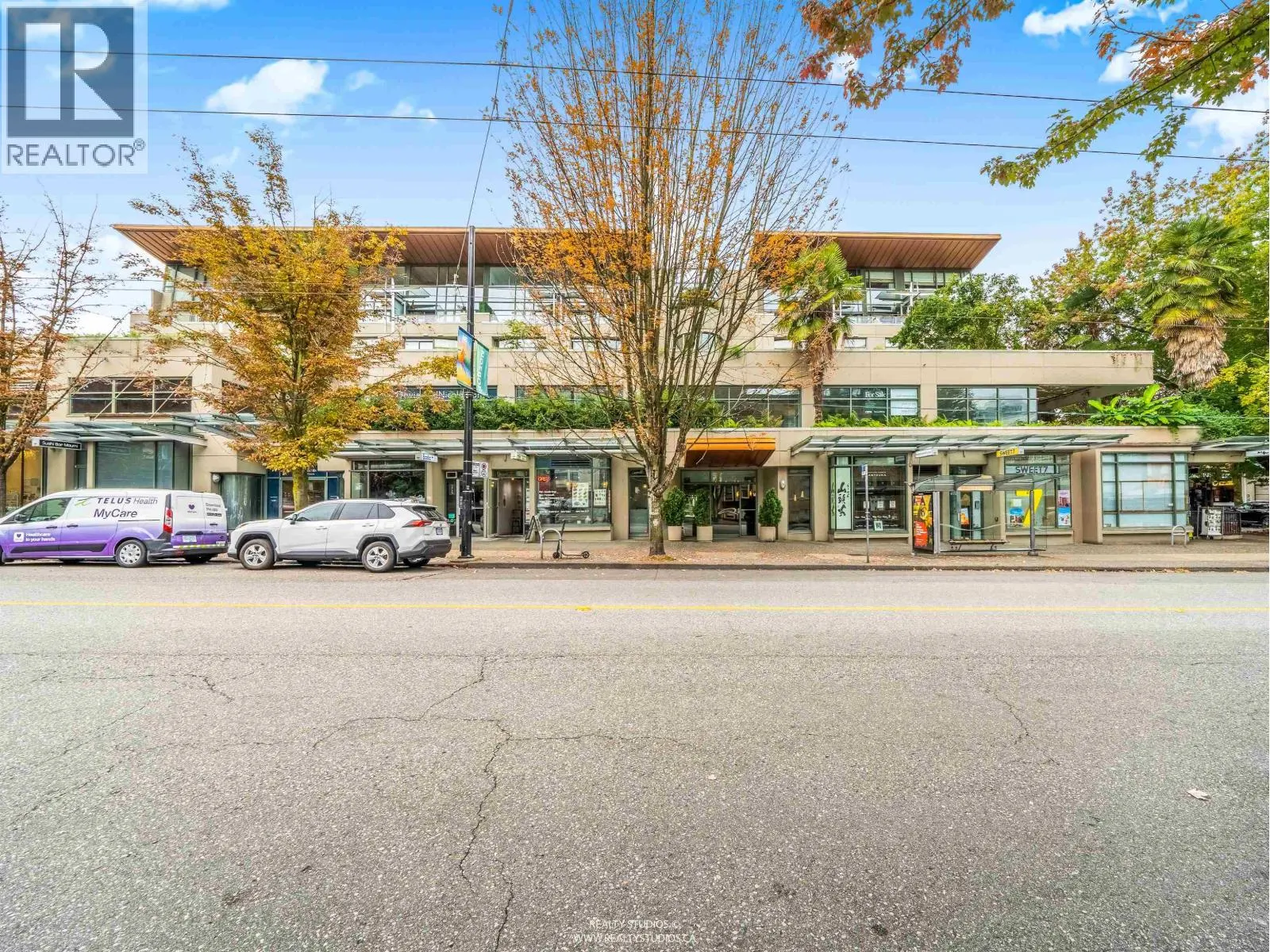 302 1688 ROBSON STREET