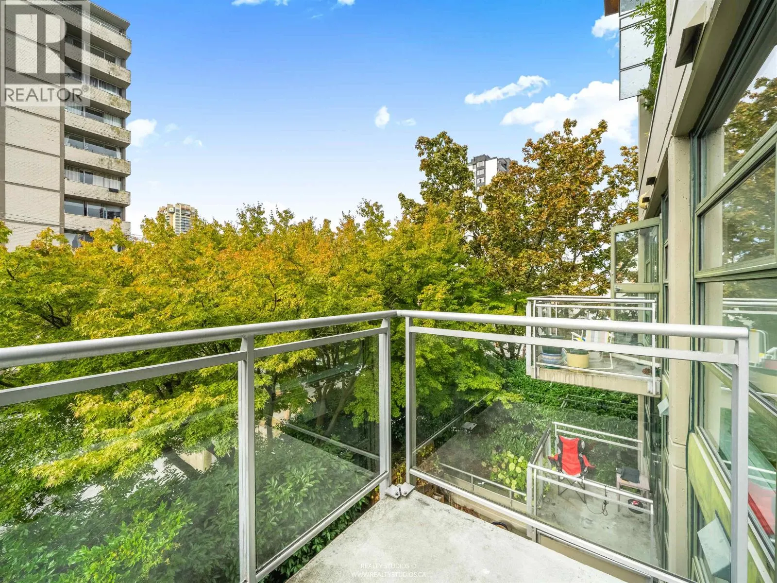 302 1688 ROBSON STREET