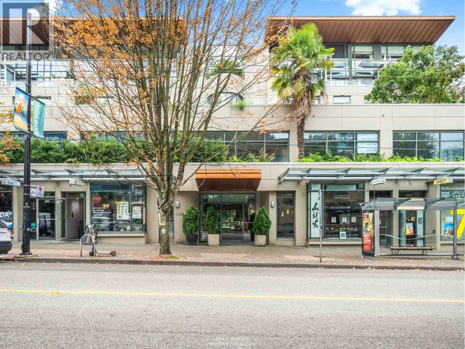 302 1688 ROBSON STREET