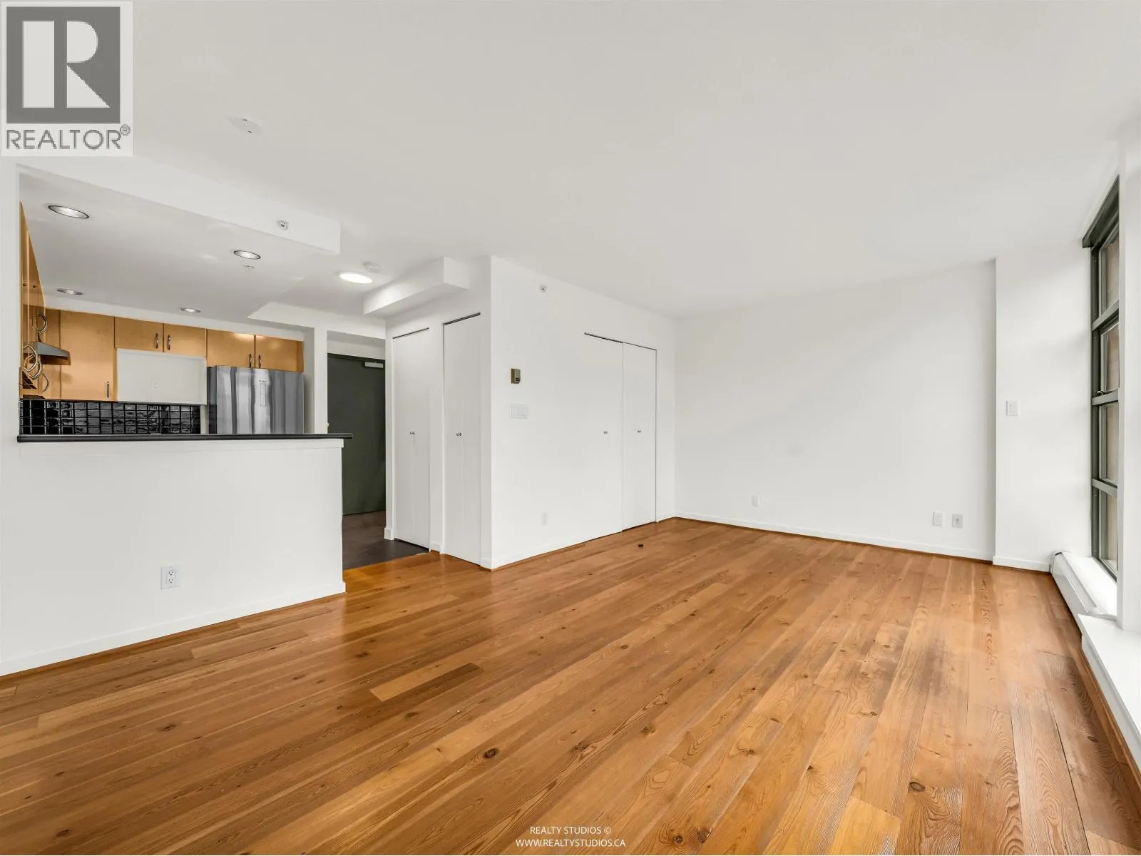 302 1688 ROBSON STREET