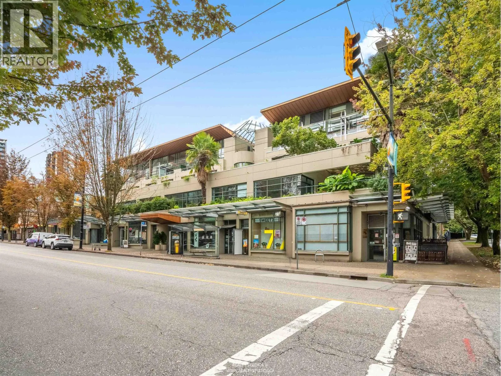 302 1688 ROBSON STREET