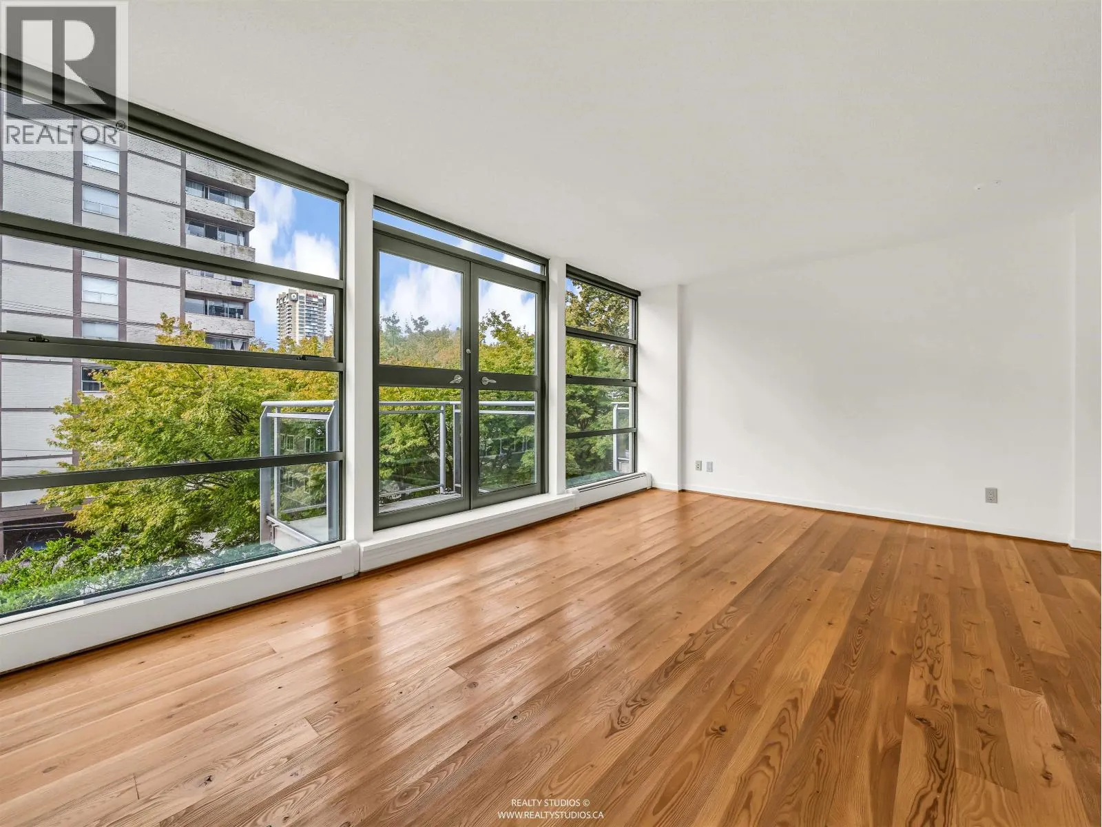 302 1688 ROBSON STREET