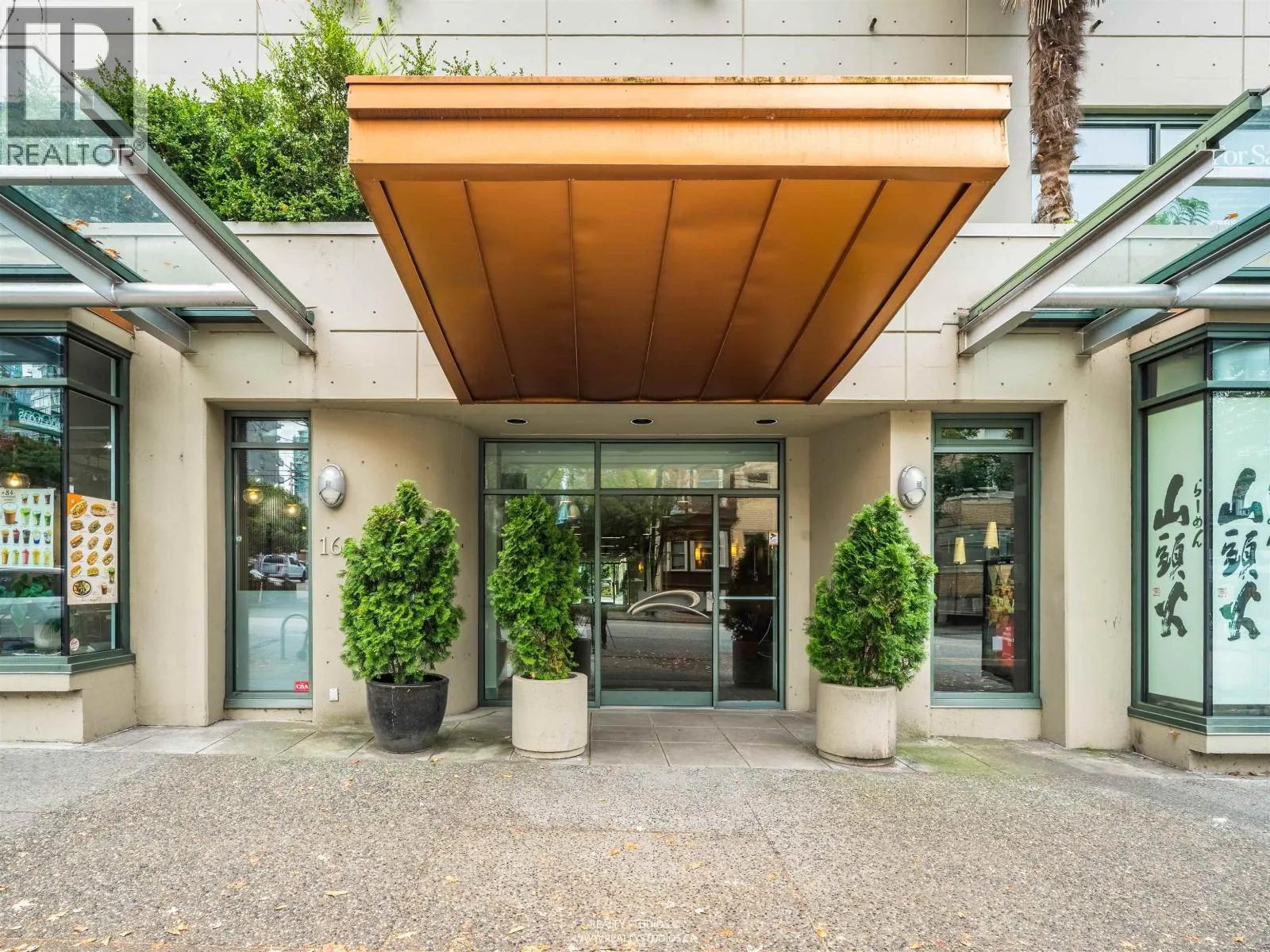 302 1688 ROBSON STREET