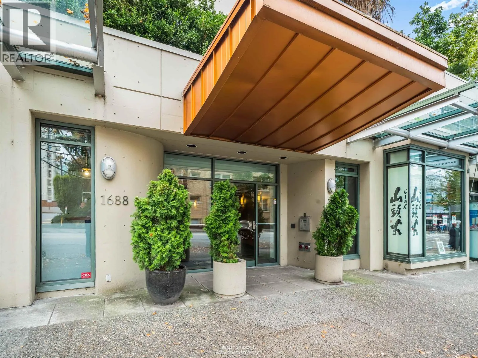 302 1688 ROBSON STREET
