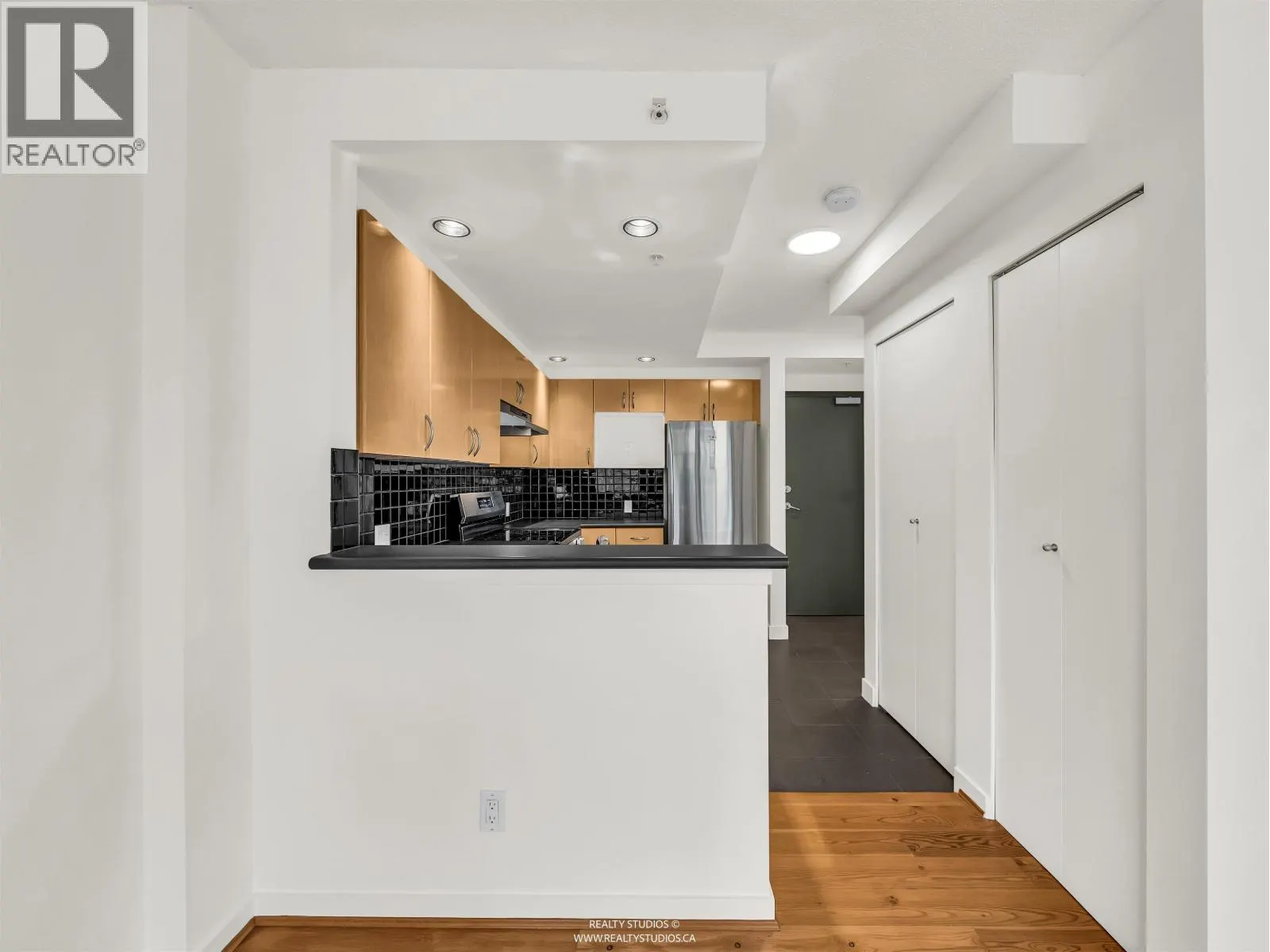 302 1688 ROBSON STREET
