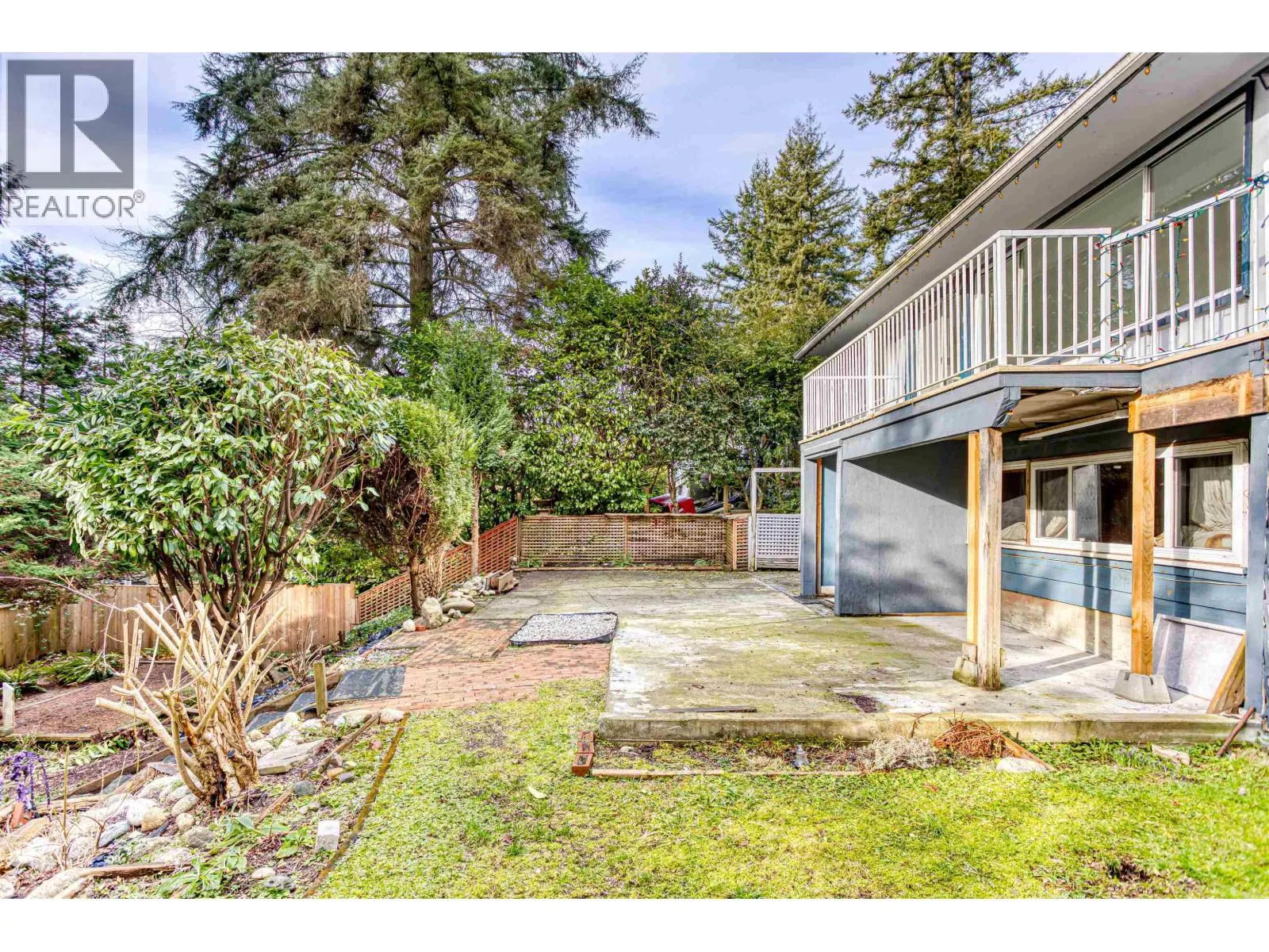 1025 RIDGEWOOD DRIVE