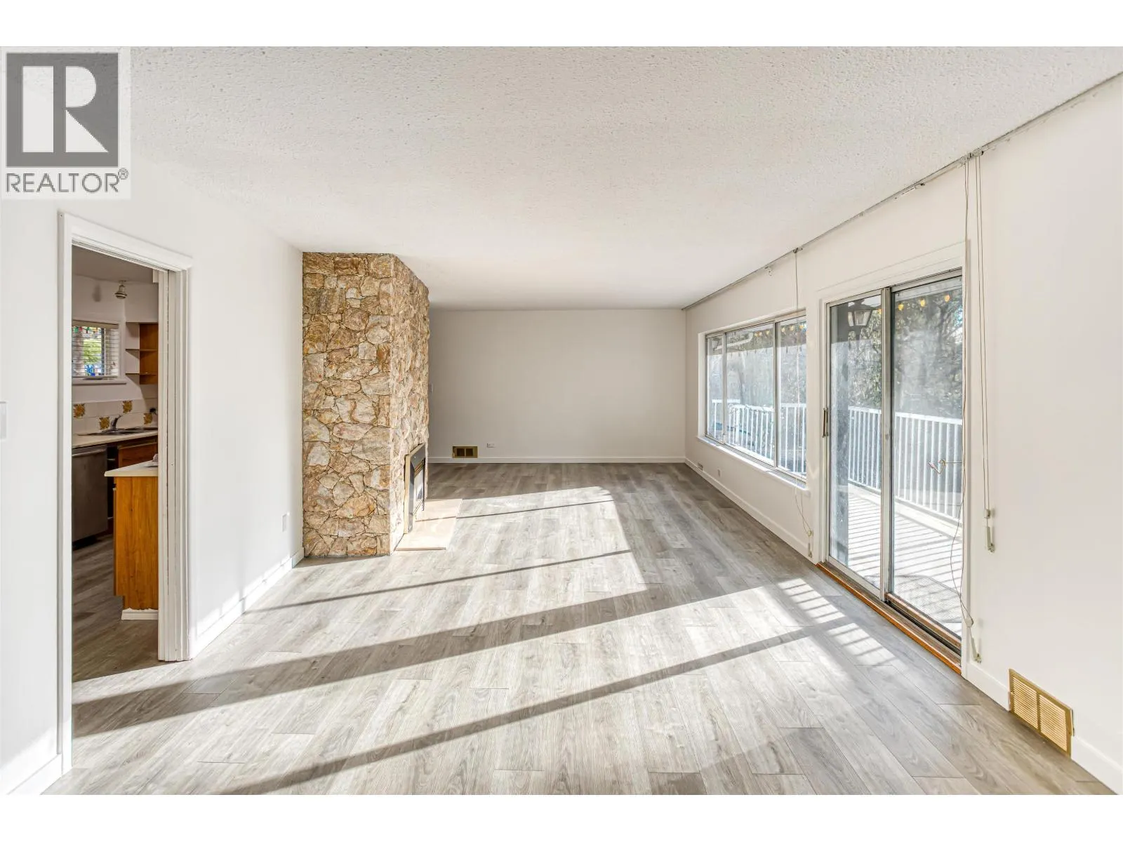 1025 RIDGEWOOD DRIVE