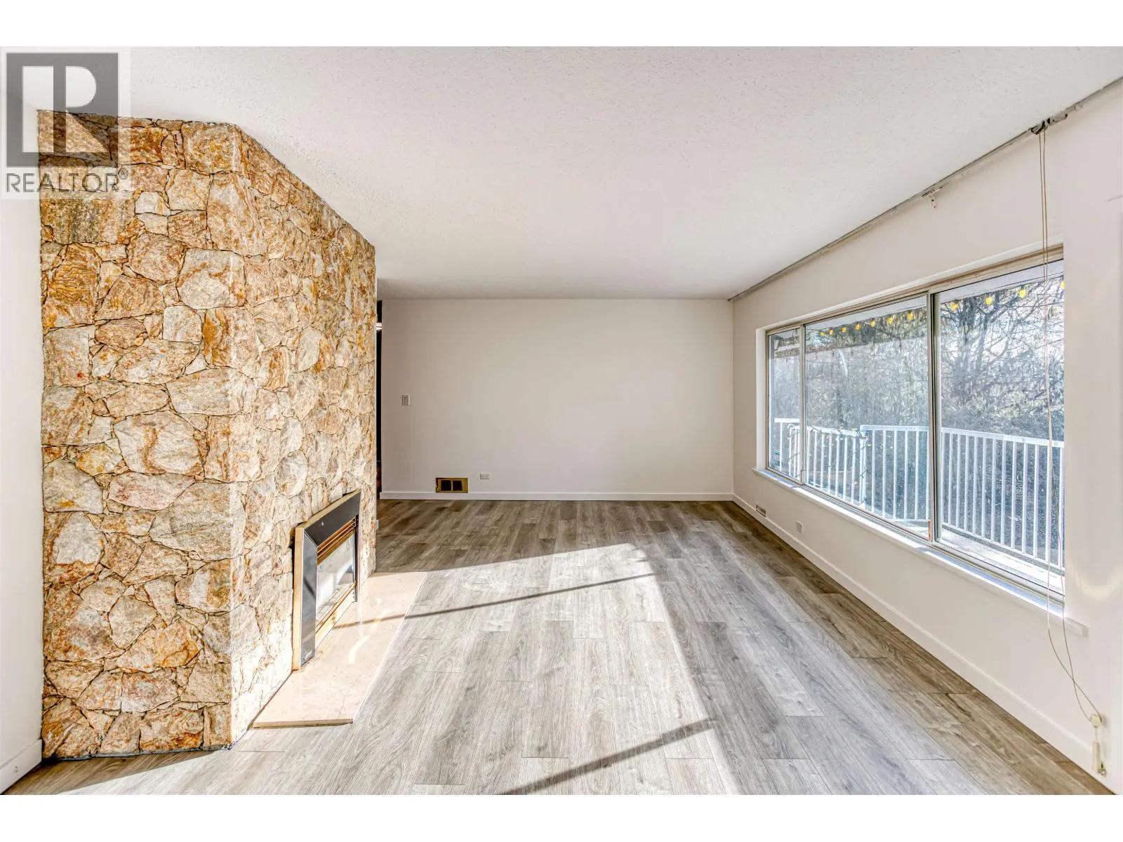 1025 RIDGEWOOD DRIVE