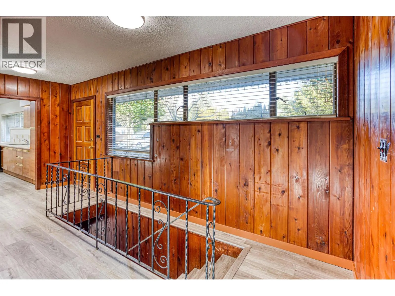 1025 RIDGEWOOD DRIVE