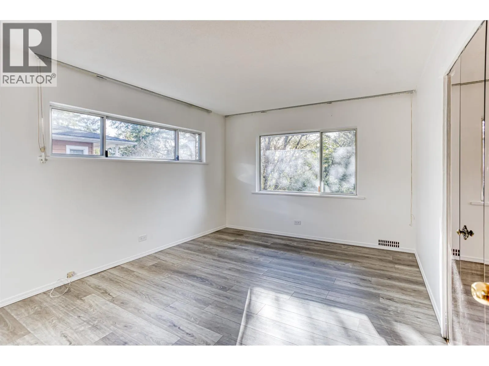 1025 RIDGEWOOD DRIVE