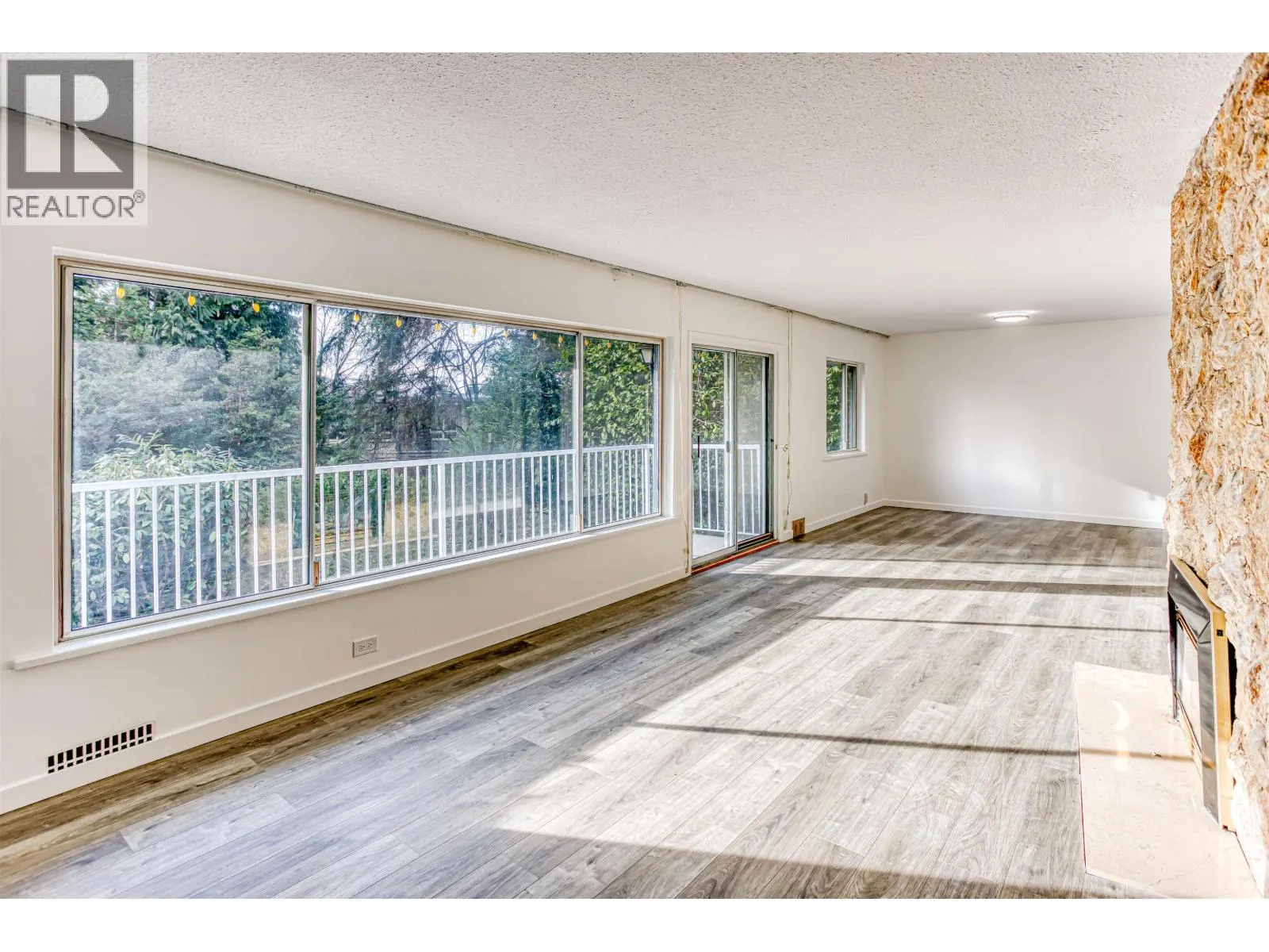 1025 RIDGEWOOD DRIVE